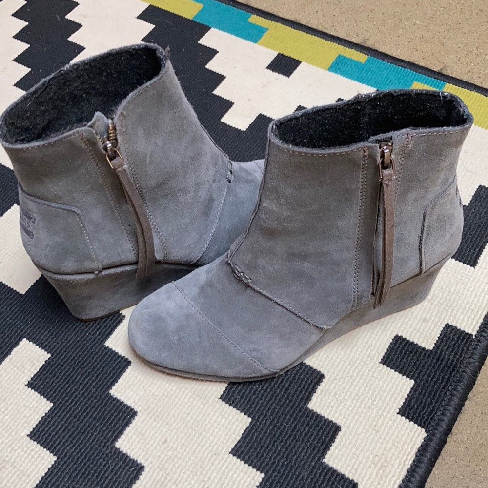 Toms desert wedge booties